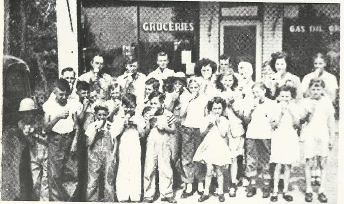 The Bryan 4-H Club outside of the grocery store owned by Chester and Goldie Shelton in Ballard. 